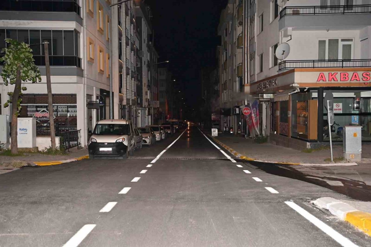 Başkan Yılmaz, Altay Caddesi’nde incelemelerde bulundu