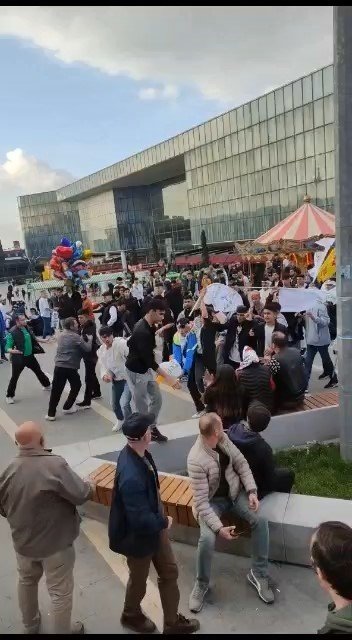 HDP’liler miting sonrası Bakan Varank’ın mobil seçim aracı ve Cumhur İttifakı taraftarlarına saldırdı