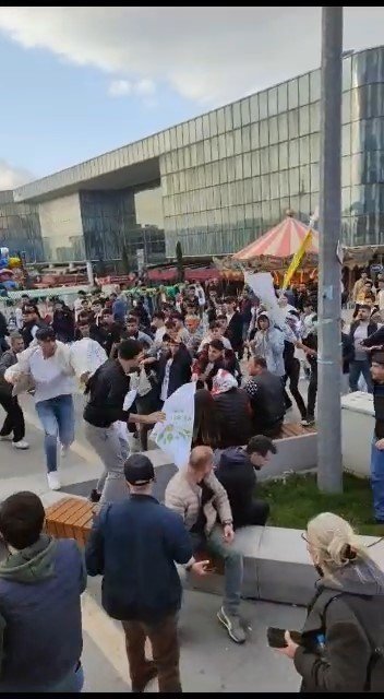 HDP’liler miting sonrası Bakan Varank’ın mobil seçim aracı ve Cumhur İttifakı taraftarlarına saldırdı