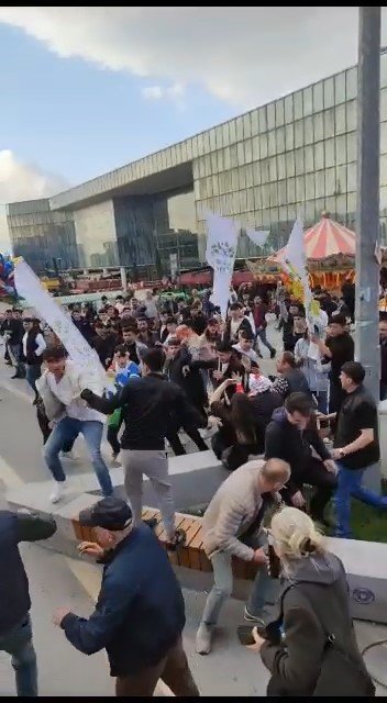 HDP’liler miting sonrası Bakan Varank’ın mobil seçim aracı ve Cumhur İttifakı taraftarlarına saldırdı