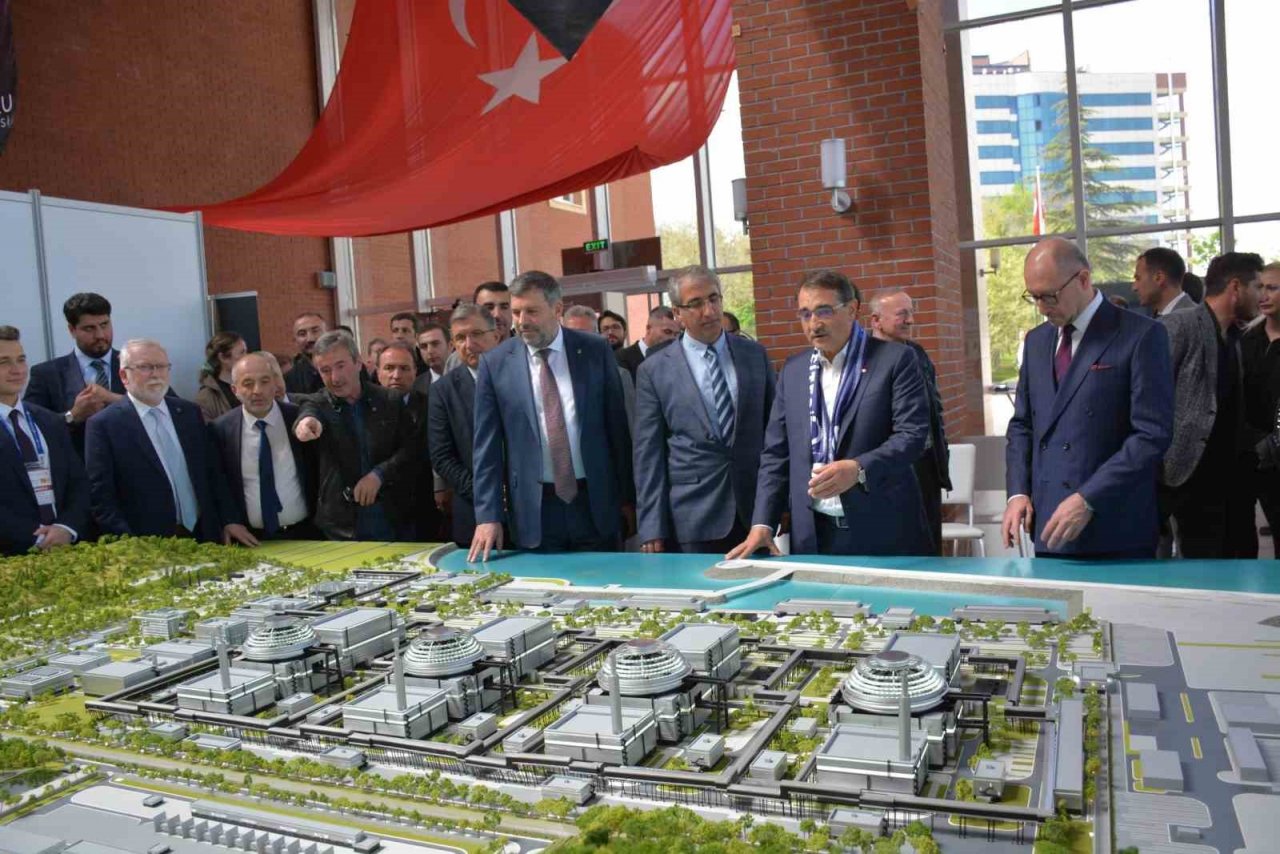 Gençler fuarda kamu ve özel sektör işverenlerle buluştu