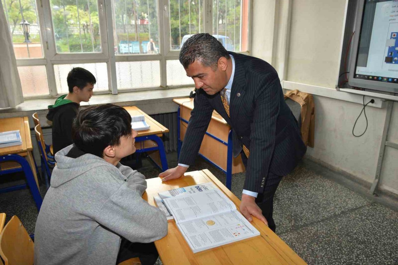 Denizli’de 298 bin adet yardımcı kitap 53 bin öğrenciye ulaştırılıyor