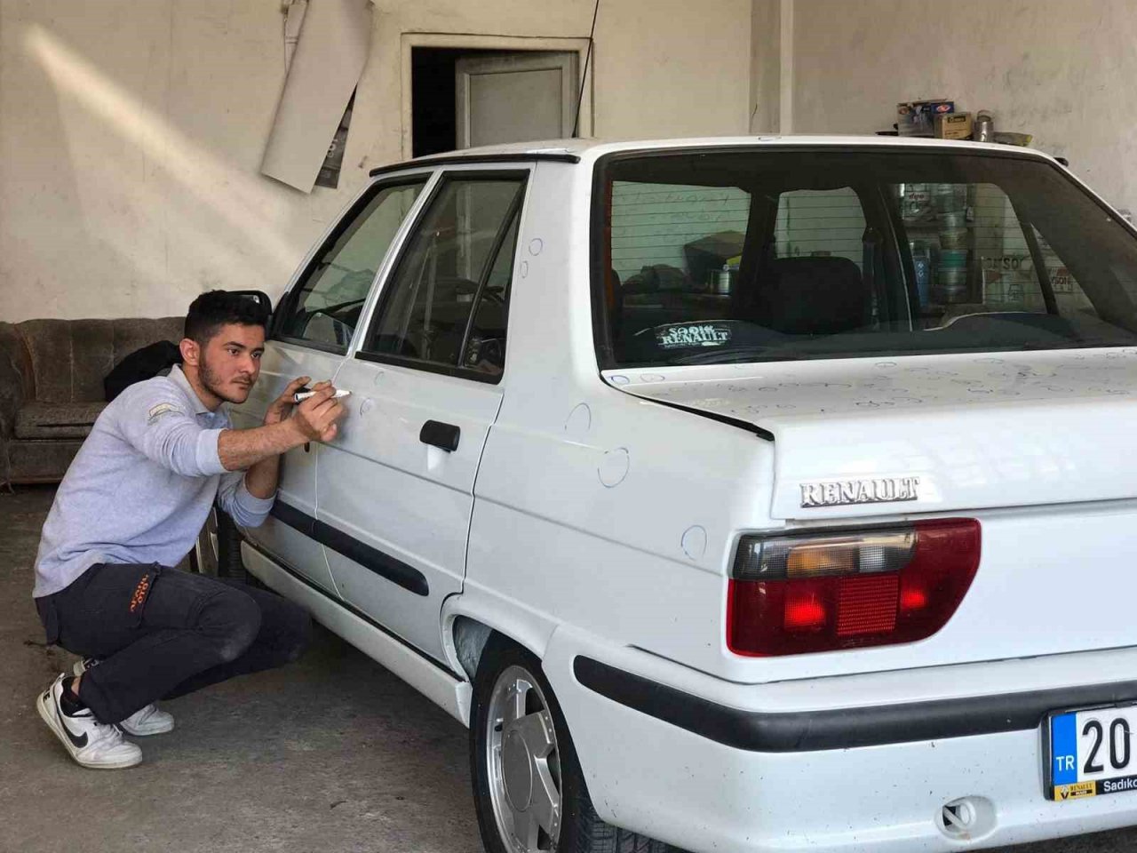 Oto tamircilerinde dolu kuyruğu oluştu