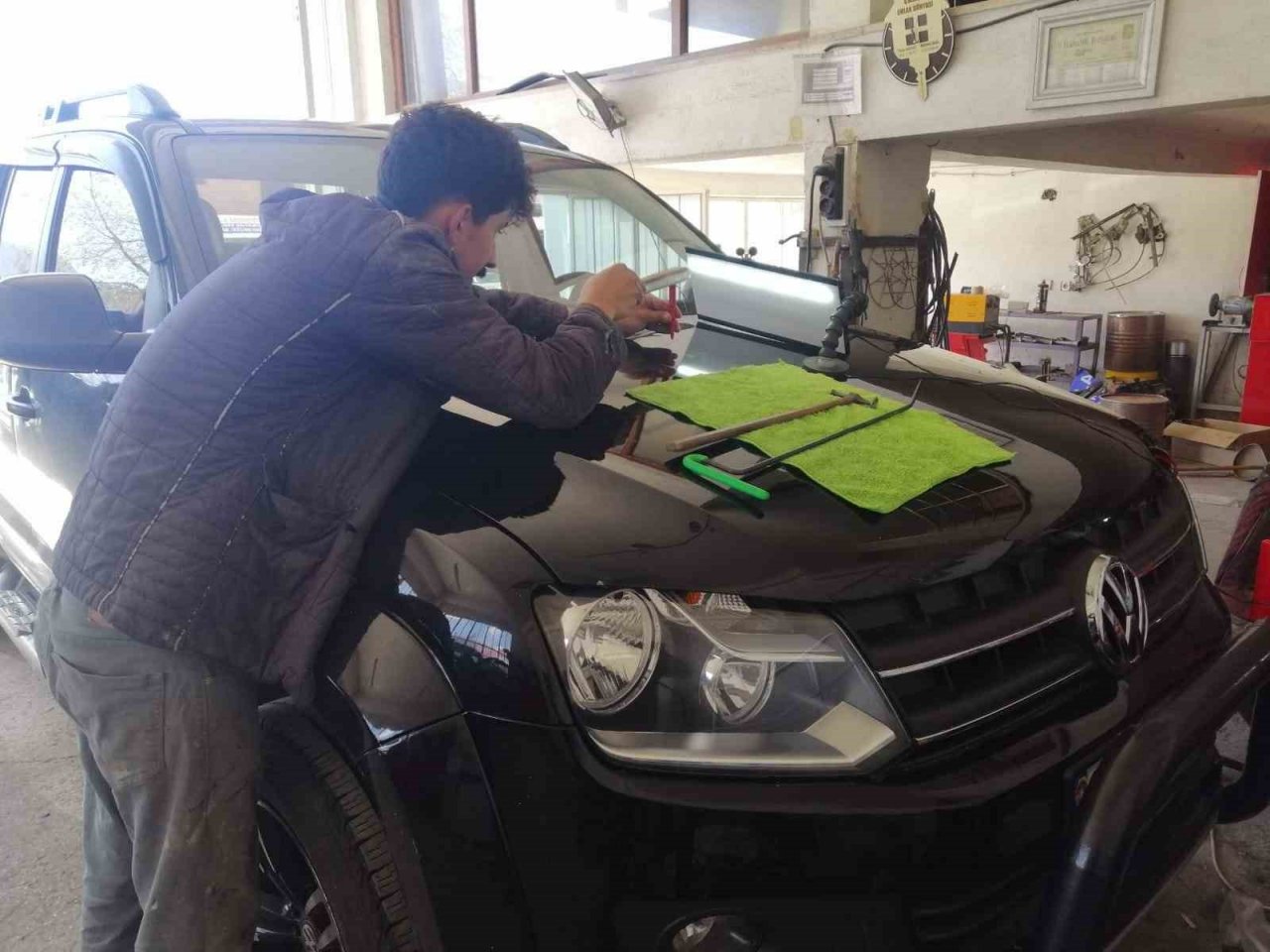 Oto tamircilerinde dolu kuyruğu oluştu