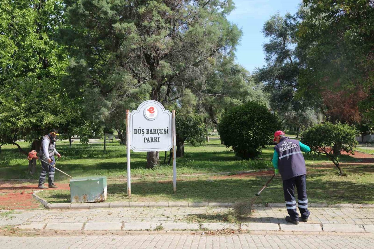 Efeler’in yeşil ekipleri, bahar temizliğini sürdürüyor