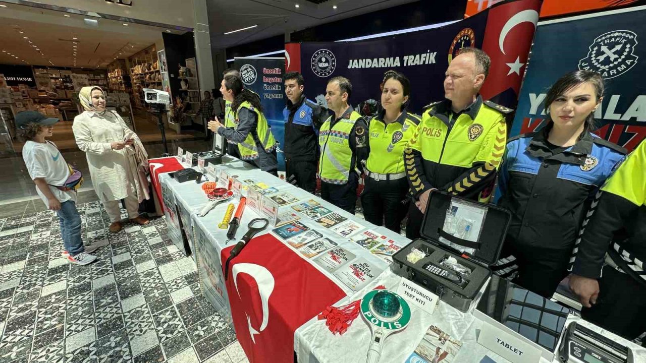 Elazığ’da polis ve jandarma ekipleri vatandaşları bilgilendirdi