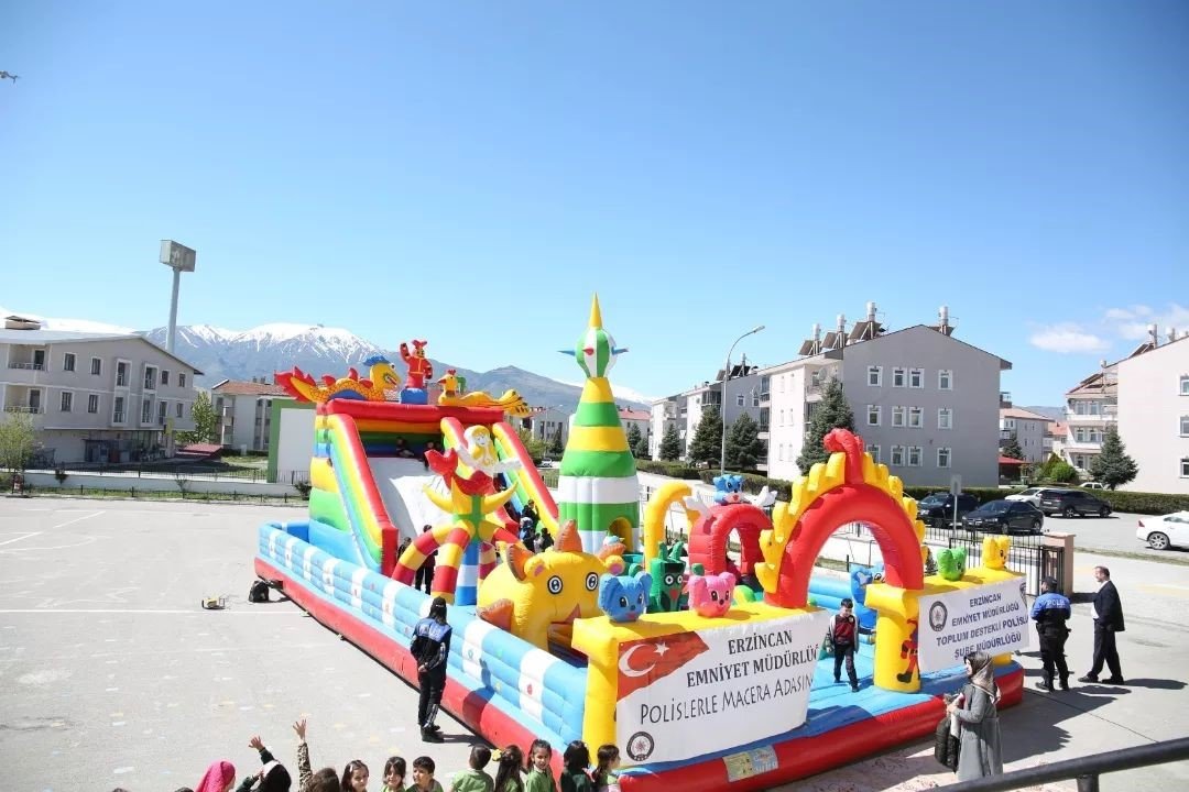 ’Polislerle Macera Adası’ projesiyle okullar balon park ile neşeleniyor