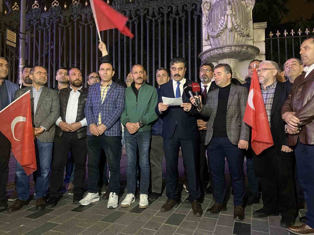 Erzurum’da yaşanan taşlama olayıyla ilgili, Erzurum Dernekleri Federasyonu açıklama yaptı