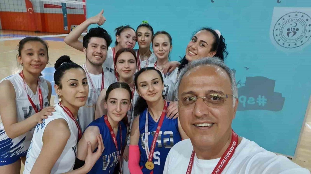 Gaziantep Kolej Vakfı voleybolda Türkiye finallerinde