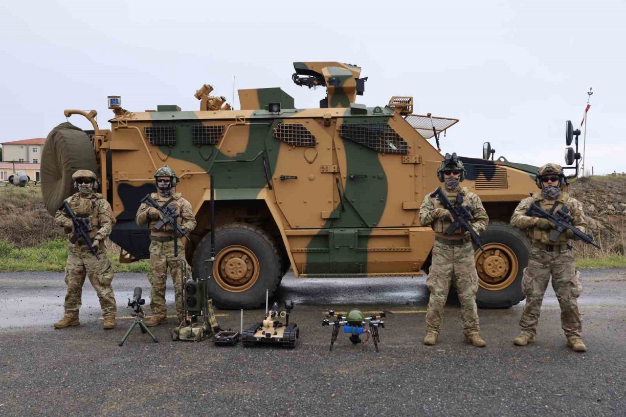 SAS Komandolarının nefes kesen el yapımı patlayıcı eğitimi