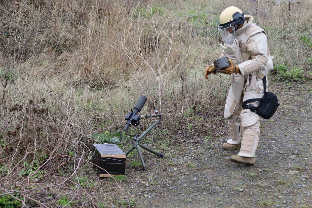 SAS Komandolarının nefes kesen el yapımı patlayıcı eğitimi