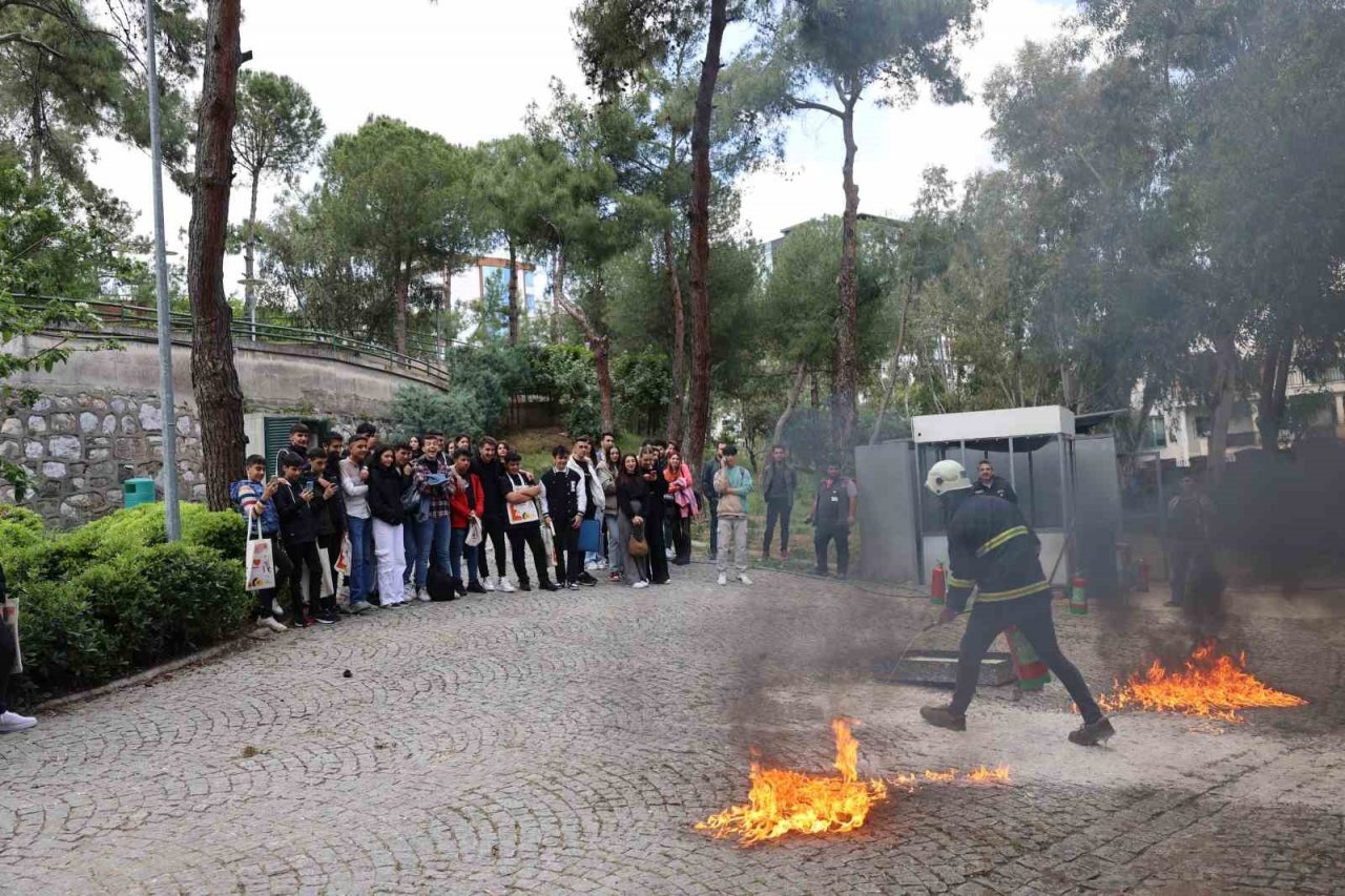 Kampüste aksiyon dolu ‘iş sağlığı’ eğitimi