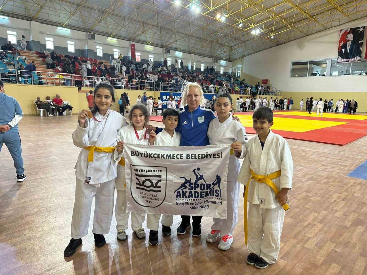 İstanbul Süper Minikler İl Şampiyonası’nda Büyükçekmece’yi temsil eden sporcular 1 altın 1 bronz madalya kazandı