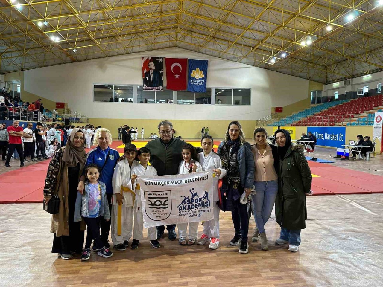 İstanbul Süper Minikler İl Şampiyonası’nda Büyükçekmece’yi temsil eden sporcular 1 altın 1 bronz madalya kazandı