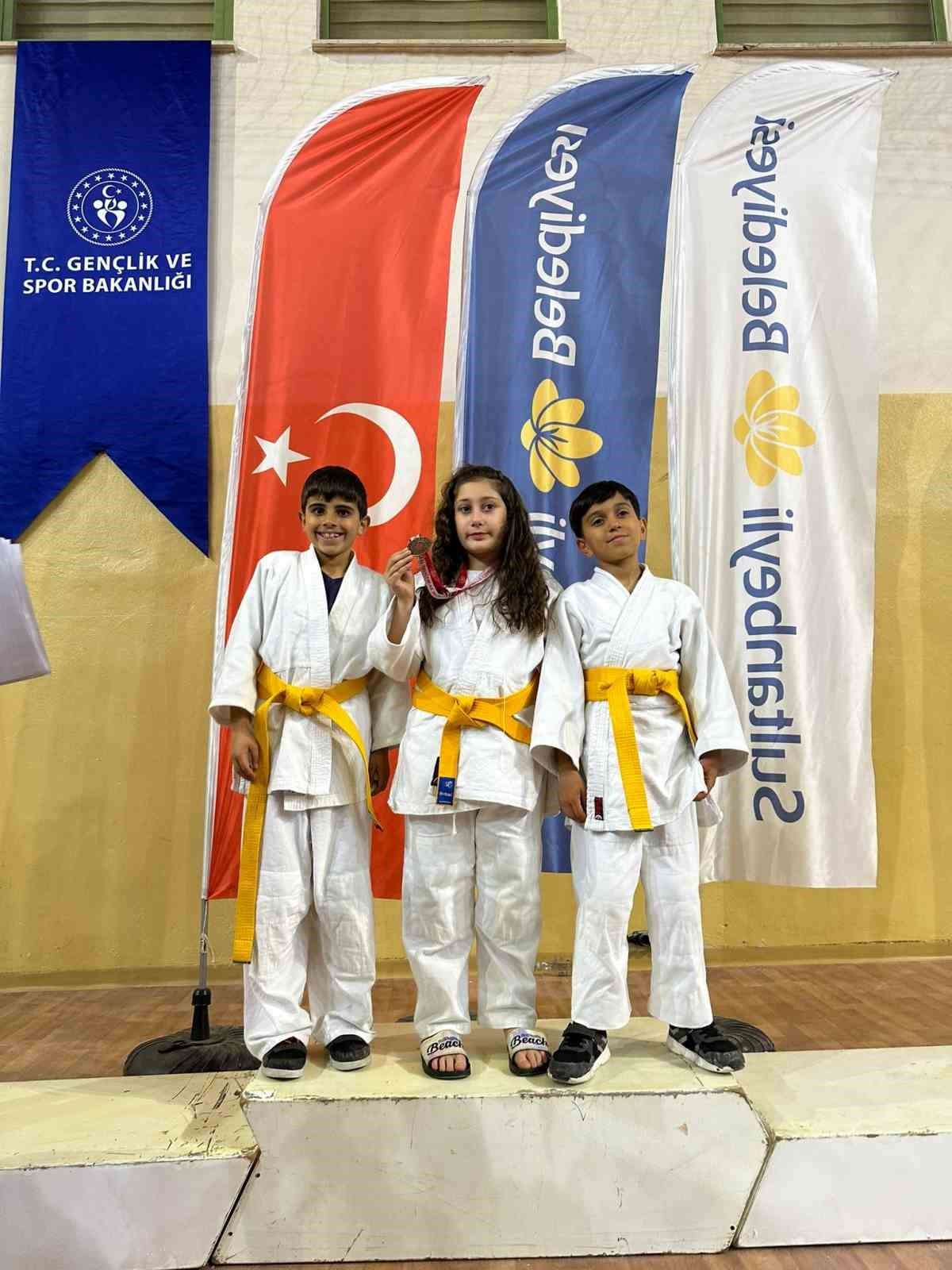 İstanbul Süper Minikler İl Şampiyonası’nda Büyükçekmece’yi temsil eden sporcular 1 altın 1 bronz madalya kazandı