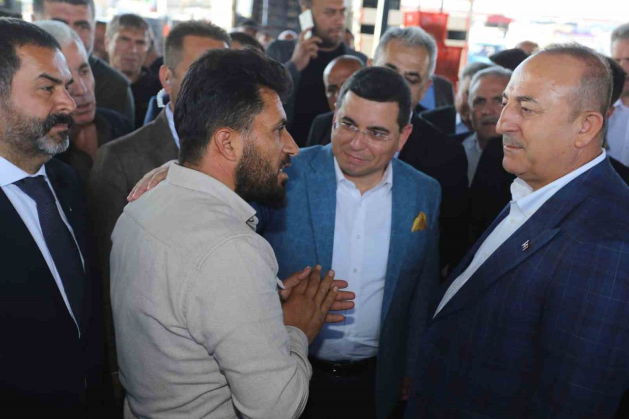 Bakan Çavuşoğlu hal esnafıyla buluştu