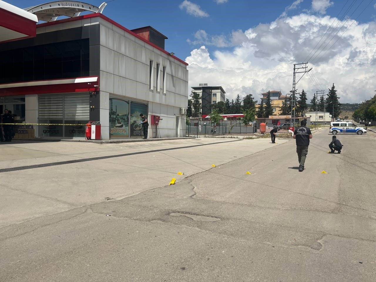 Petrol istasyonunda husumetlisini vurdu: 1 yaralı