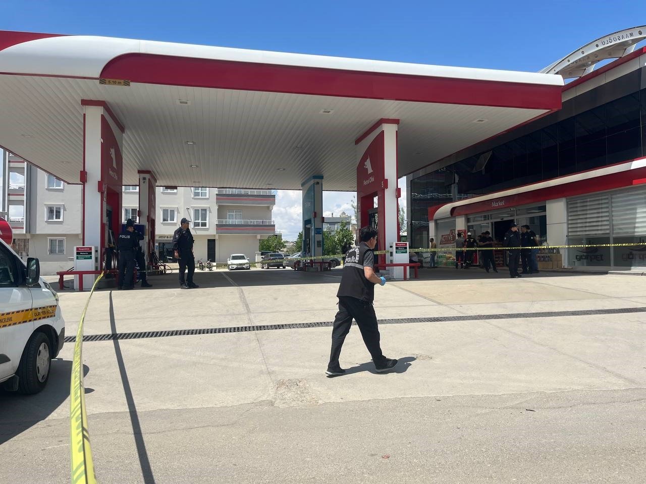 Petrol istasyonunda husumetlisini vurdu: 1 yaralı