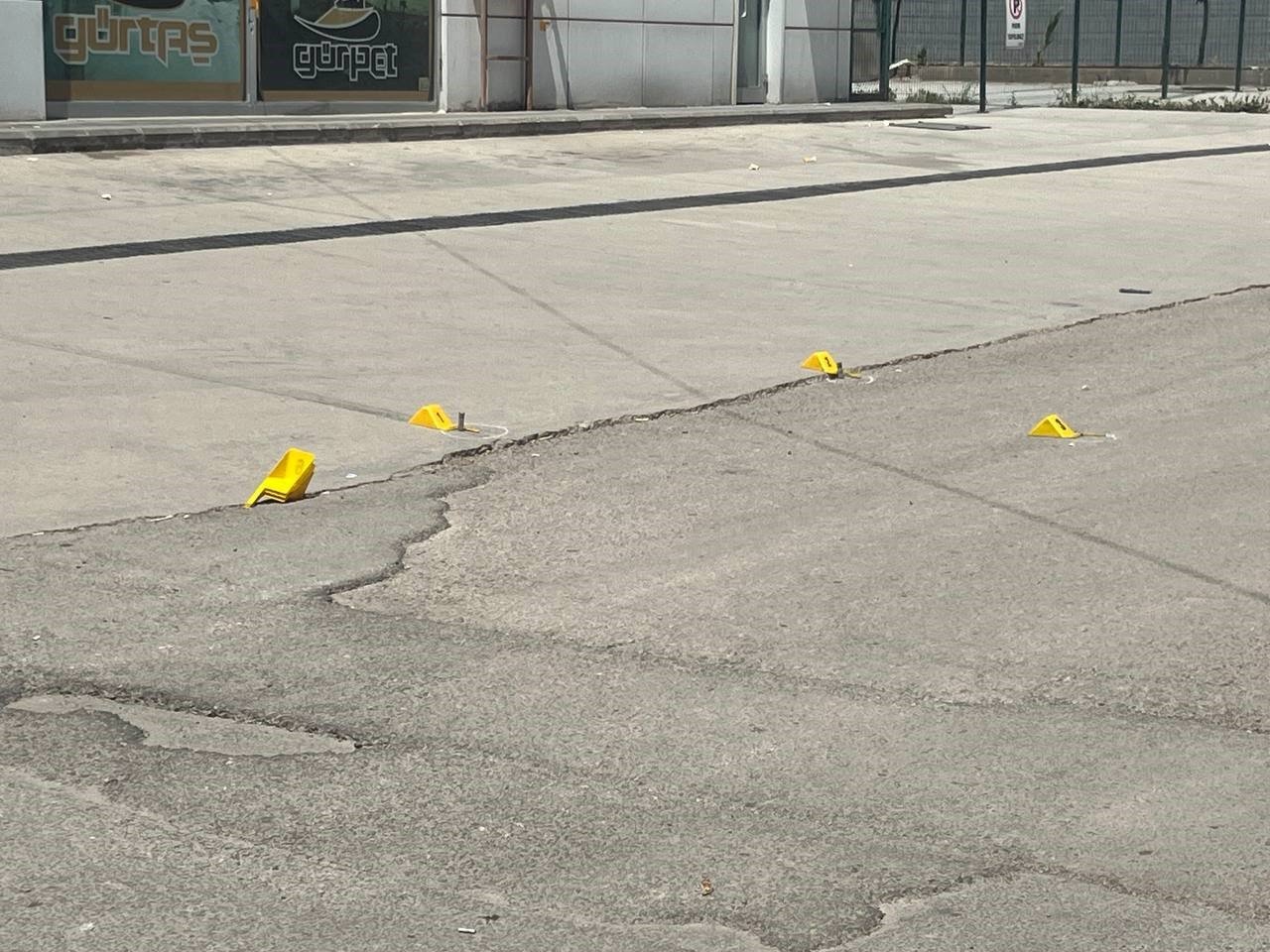 Petrol istasyonunda husumetlisini vurdu: 1 yaralı