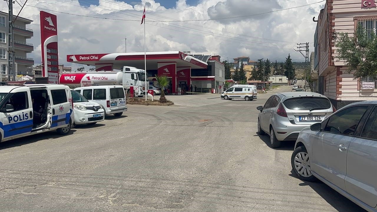 Petrol istasyonunda husumetlisini vurdu: 1 yaralı
