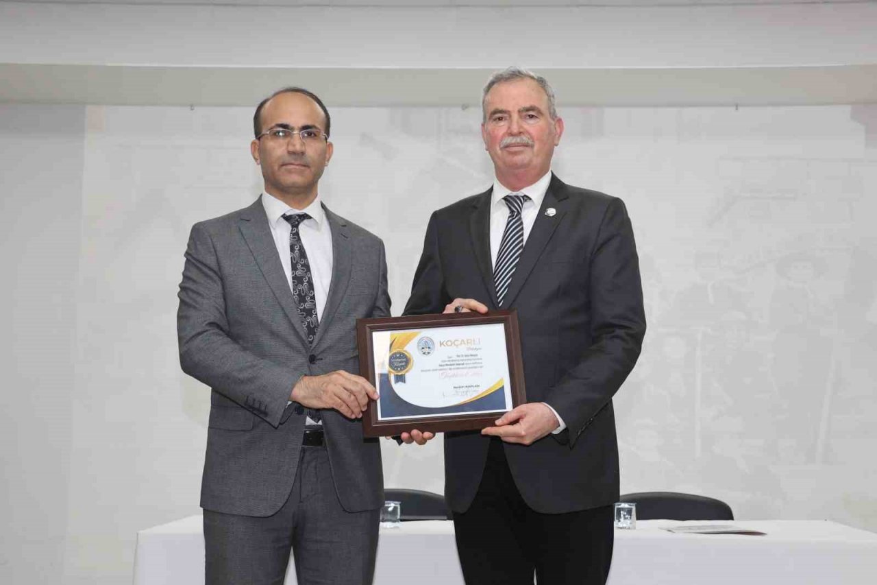 Adnan Menderes memleketi Koçarlı’da konferans ile anıldı