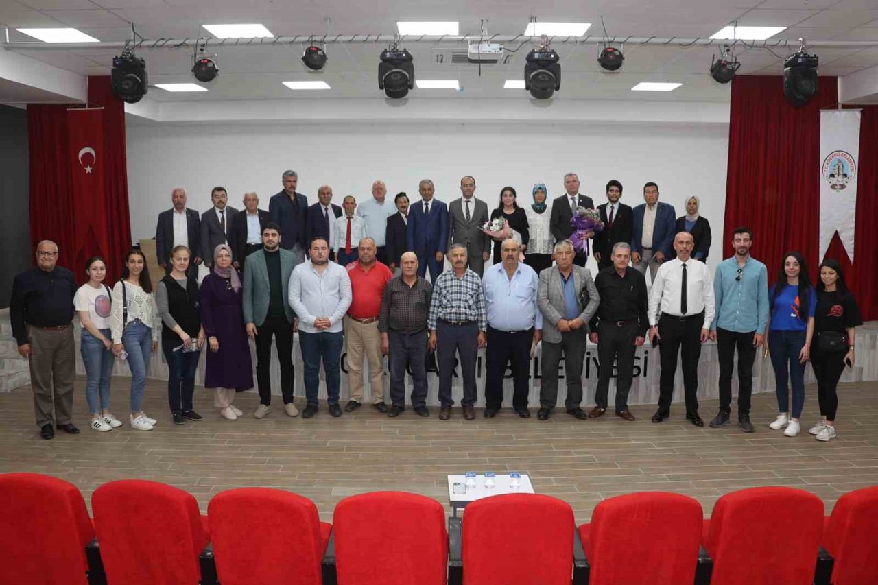 Adnan Menderes memleketi Koçarlı’da konferans ile anıldı