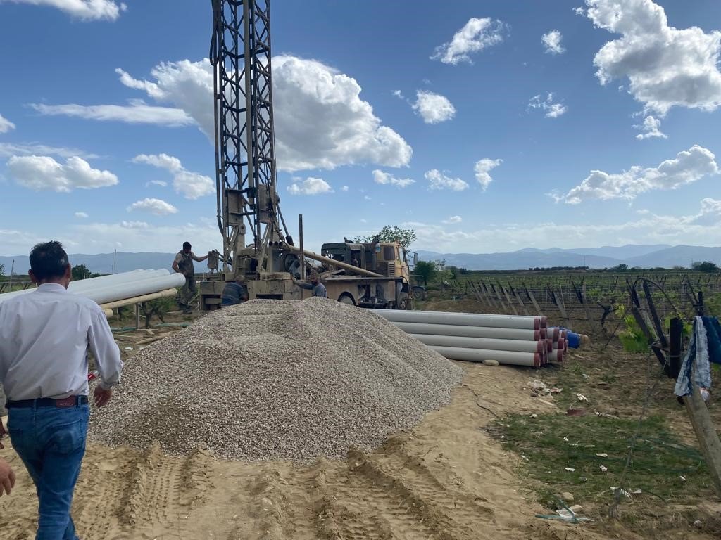 Büyükşehir, tarımsal sulamada üreticiye can suyu oluyor