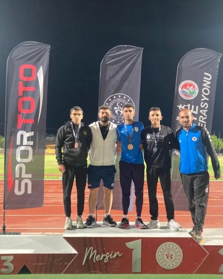 Karslı atletler madalyaları topladı
