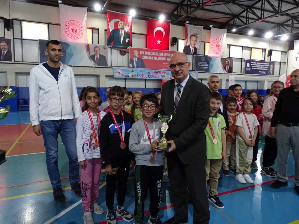 Havran’ da geleneksel çocuk oyunları ödül töreni yapıldı