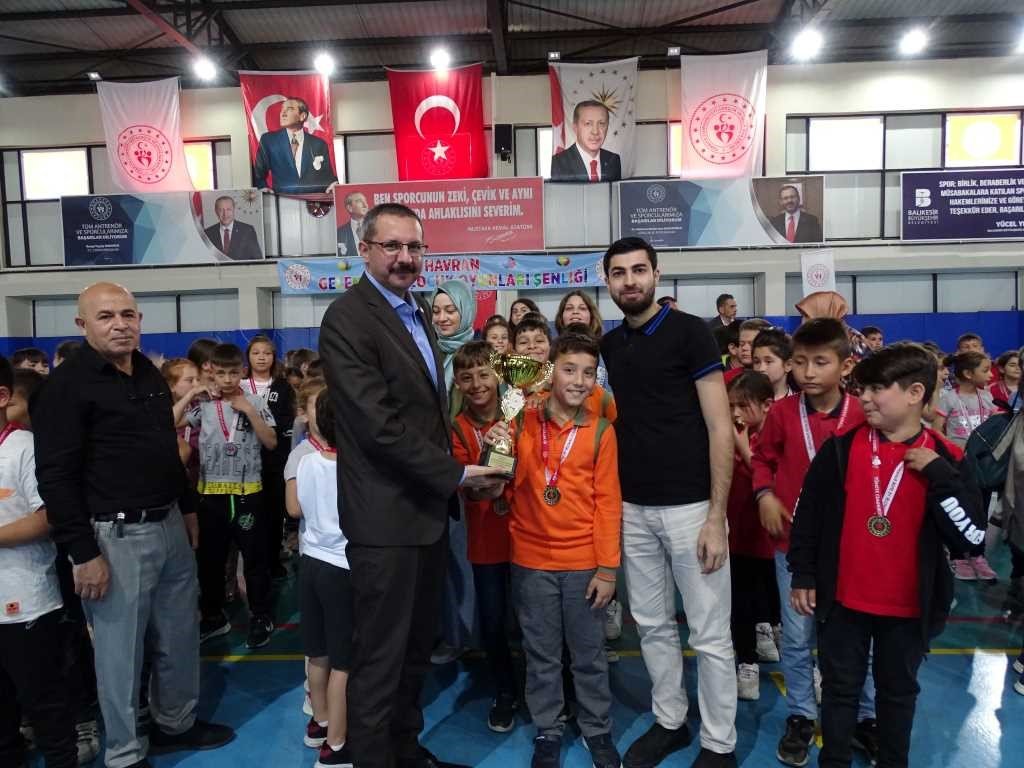 Havran’ da geleneksel çocuk oyunları ödül töreni yapıldı