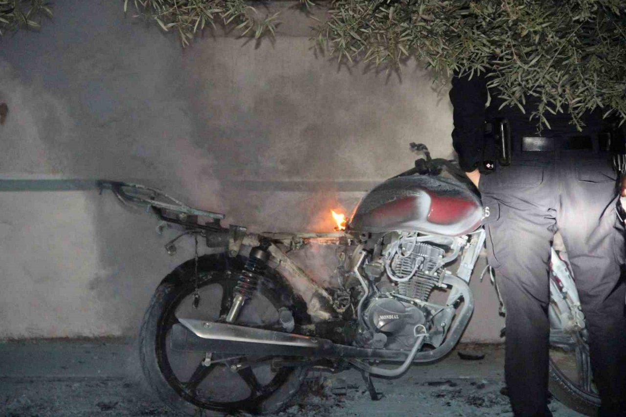 Okul bahçesindeki motor yangını alarma geçirdi