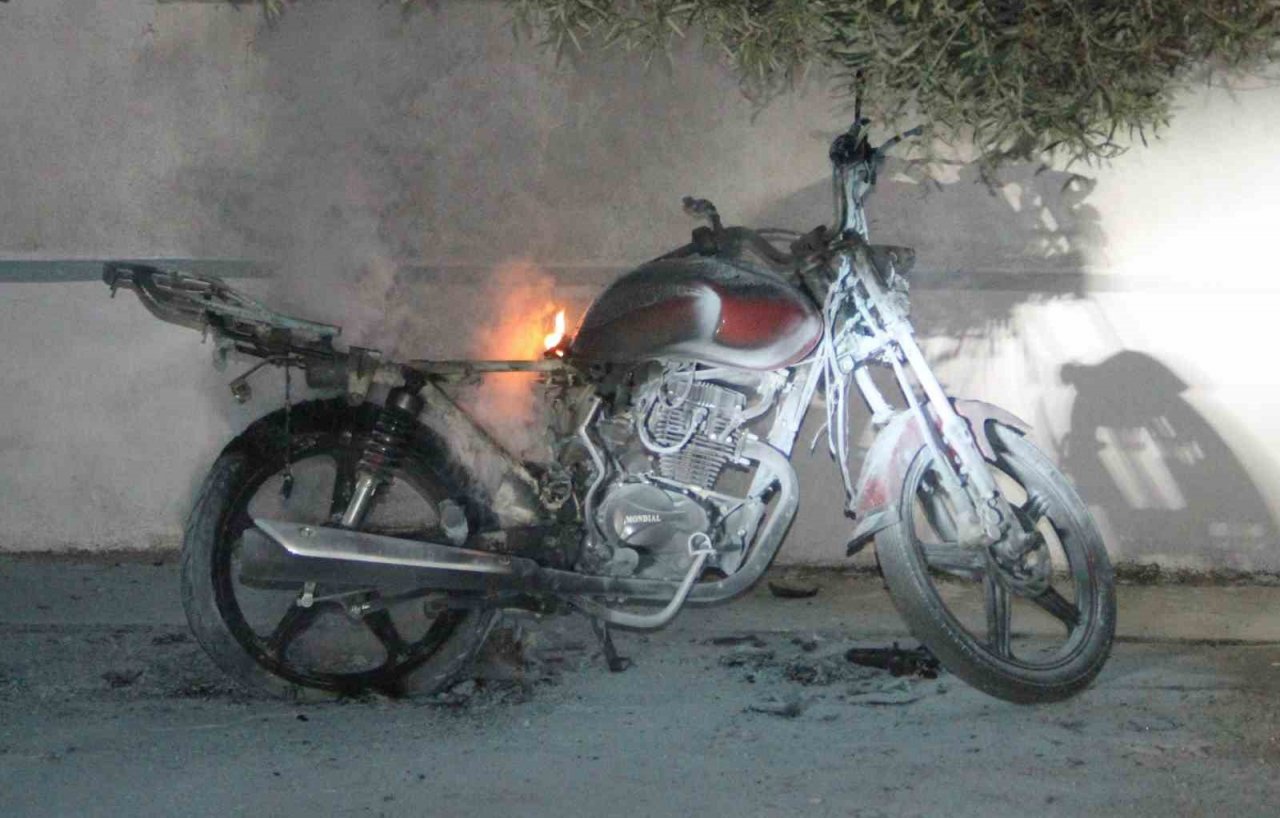 Okul bahçesindeki motor yangını alarma geçirdi