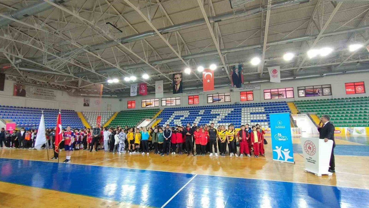 Rize’de Hentbol küçükler yarı finali sona erdi