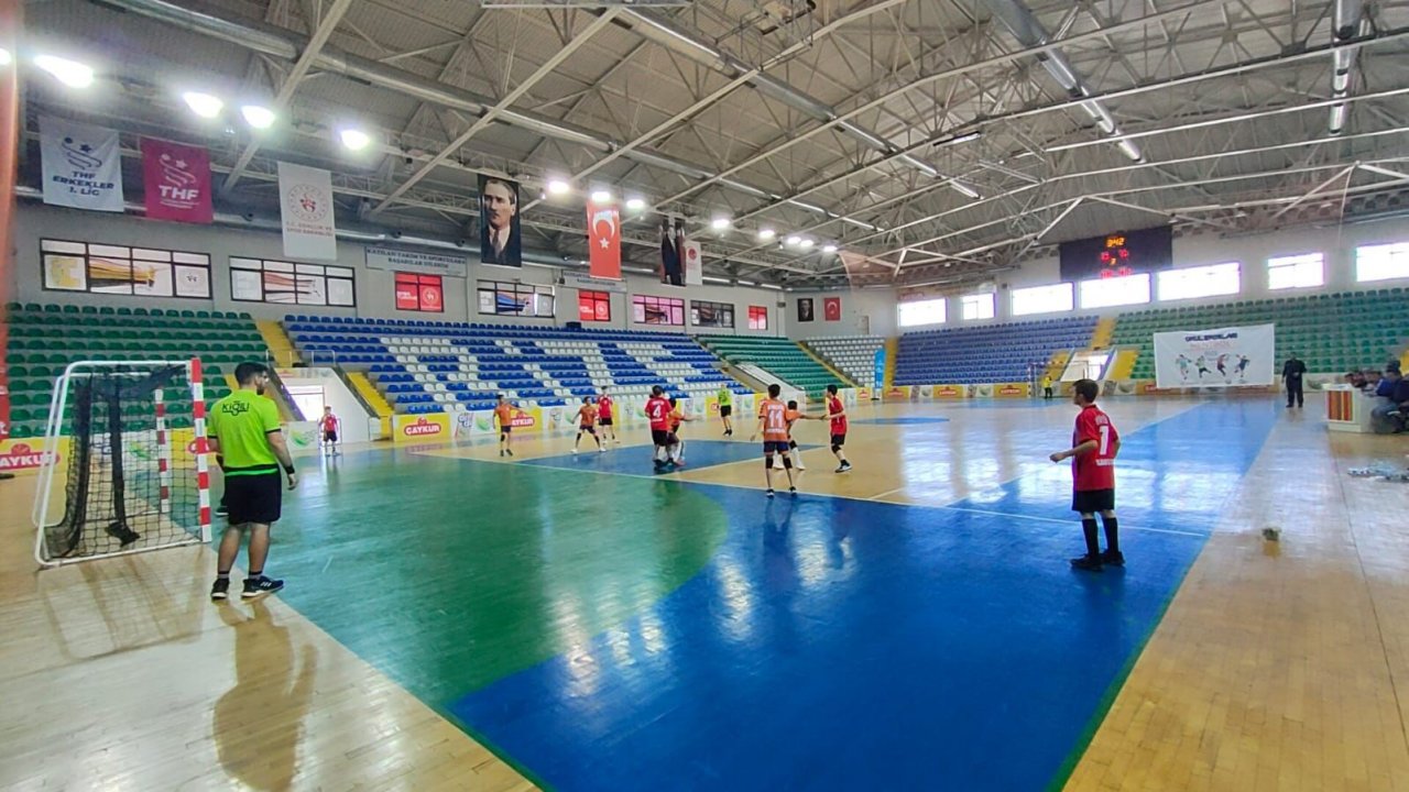 Rize’de Hentbol küçükler yarı finali sona erdi