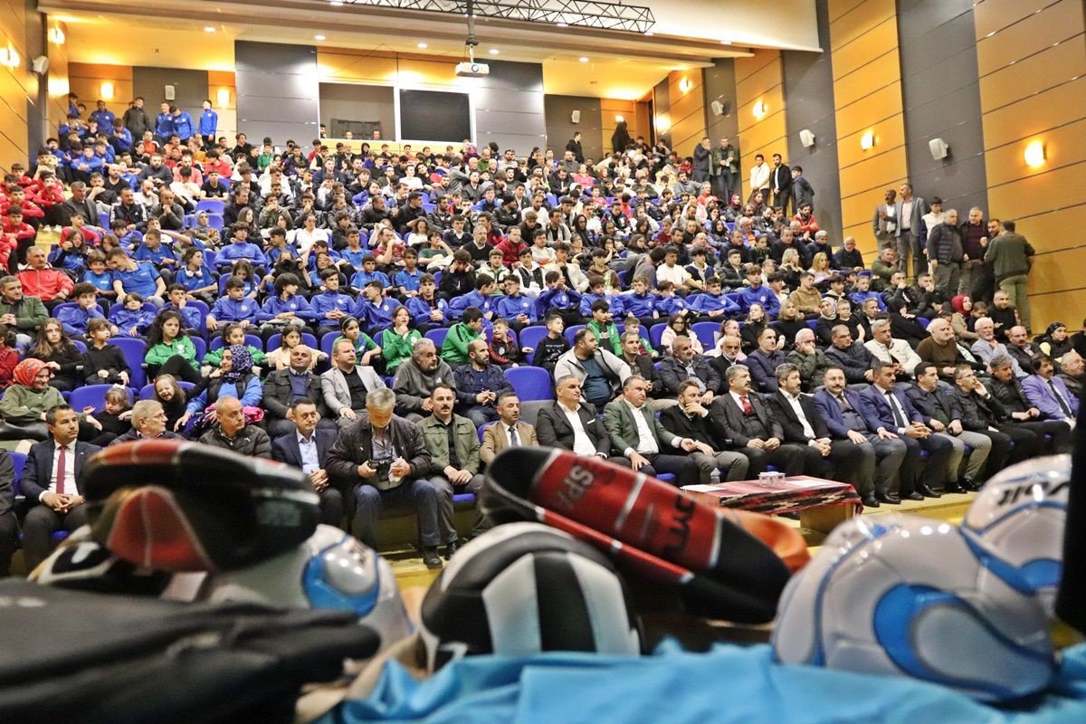 Rize’de Amatör spor kulüplerine yardım programı gerçekleştirildi