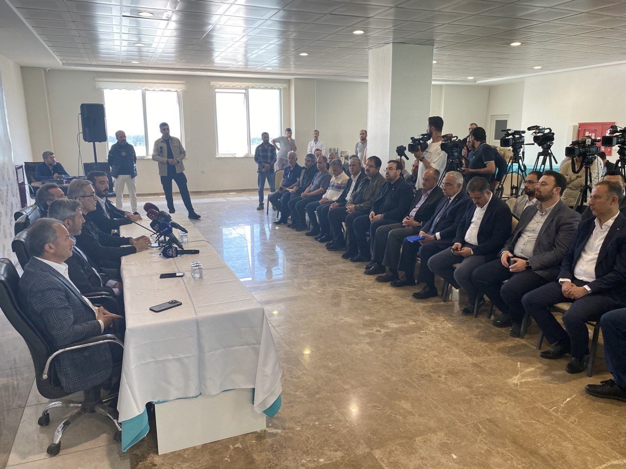 Savunma Sanayii Başkanı Demir, Adıyaman’da sanayici ve iş adamlarıyla buluştu