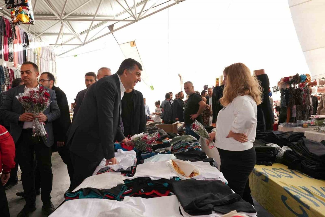 Fadıloğlu İle Gül, pazarcı esnafın sorunlarını dinledi