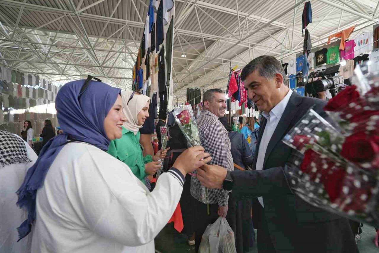 Fadıloğlu İle Gül, pazarcı esnafın sorunlarını dinledi