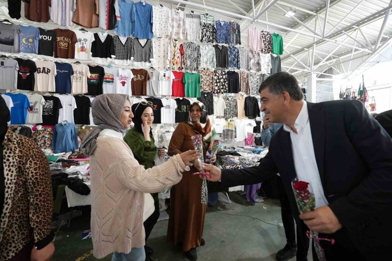 Fadıloğlu İle Gül, pazarcı esnafın sorunlarını dinledi