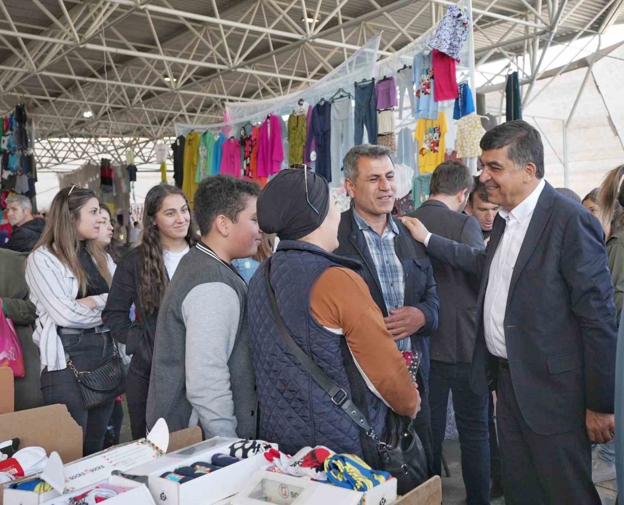 Fadıloğlu İle Gül, pazarcı esnafın sorunlarını dinledi
