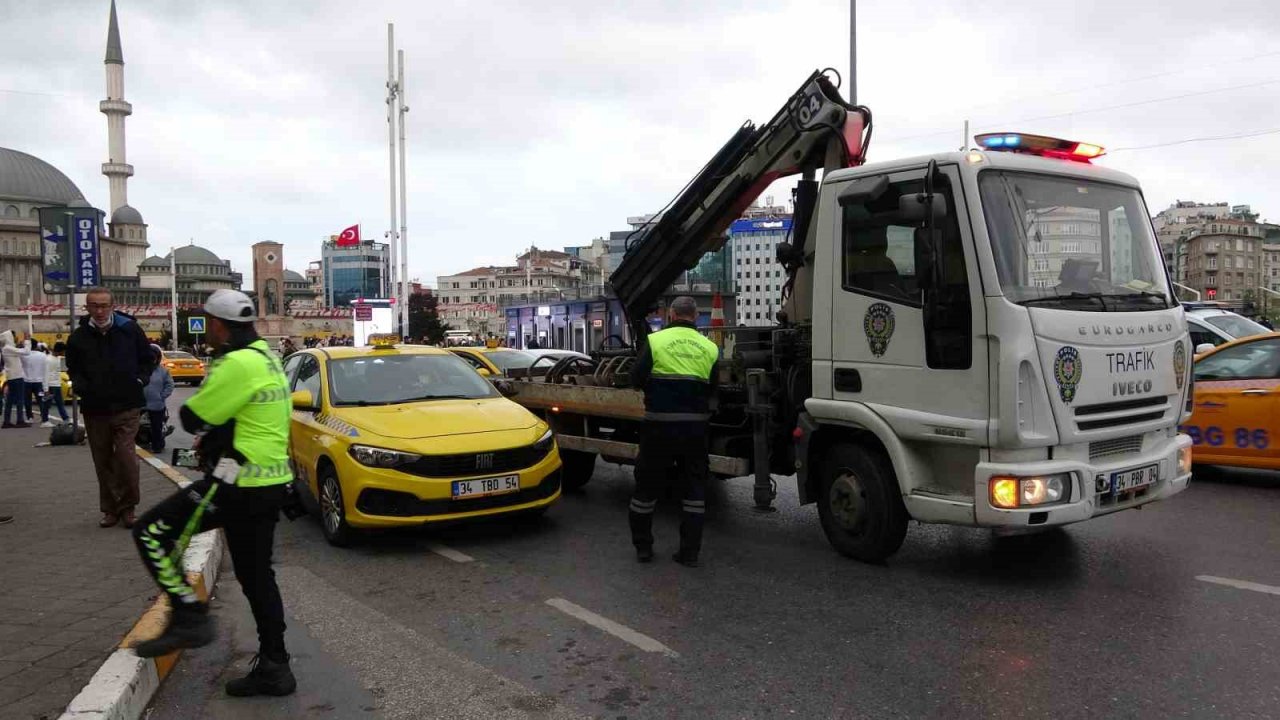 Taksi şoförü taksimetreyi açmadı turistten 2 bin 750 lira para istedi