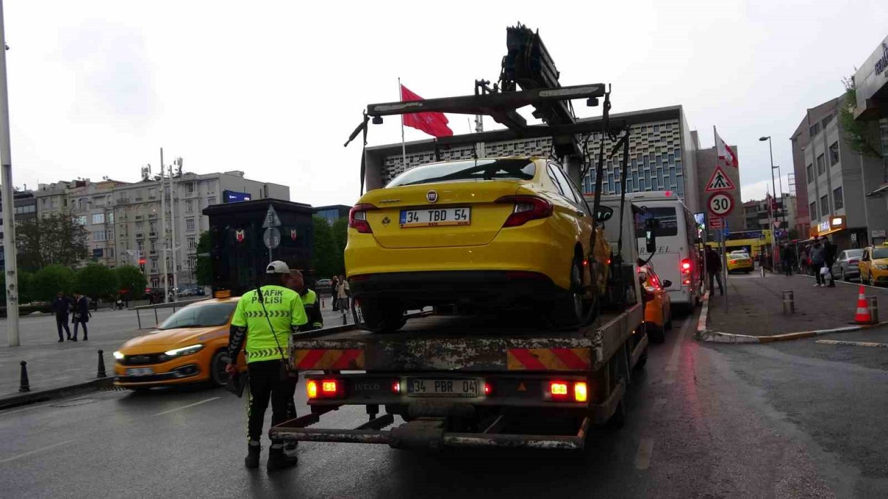 Taksi şoförü taksimetreyi açmadı turistten 2 bin 750 lira para istedi