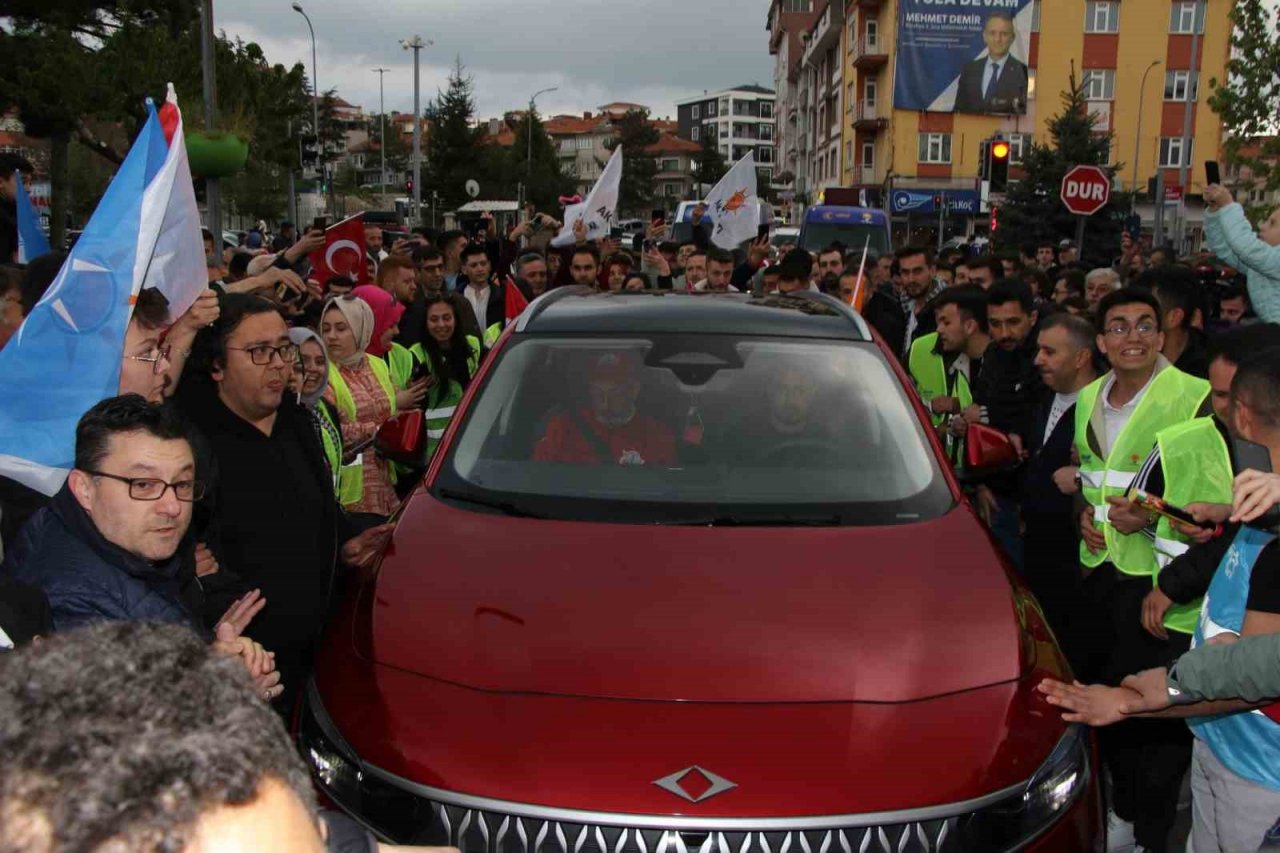 Togg’un Anadolu Ateşi kırmızı renkli SUV modeli Tavşanlı’da