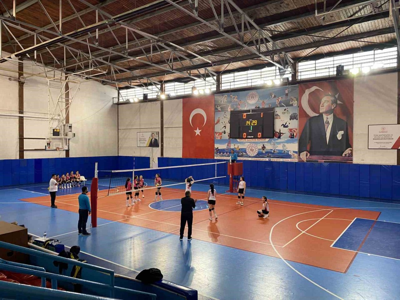 Voleybol küçükler grup müsabakaları Sinop’ta başladı