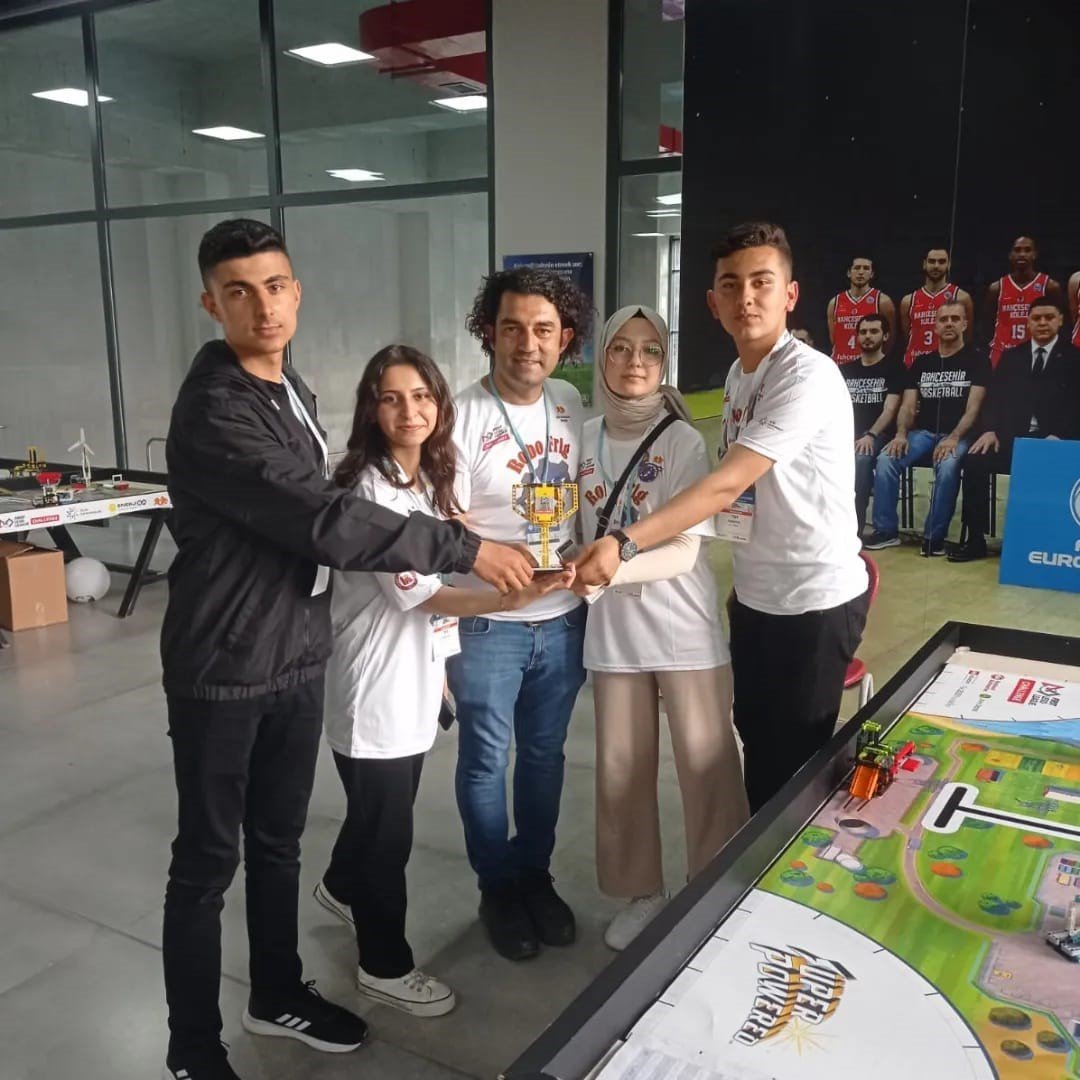 Robo Frig projeleriyle Yükselen Yıldız Ödülü aldılar