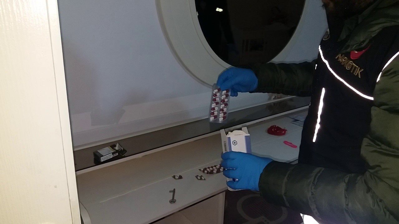 Bebek beşiğinden esrar çıktı