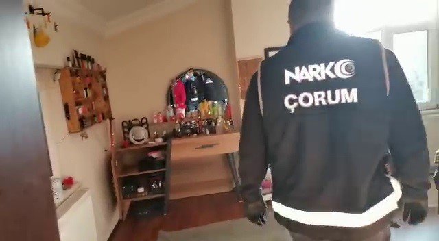 Bebek beşiğinden esrar çıktı