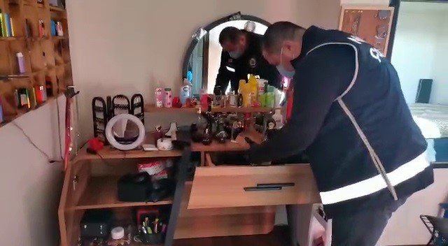 Bebek beşiğinden esrar çıktı