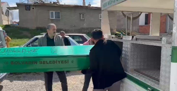 Çay içmek için gece terasa çıkan adamın sabah cansız bedeni bulundu