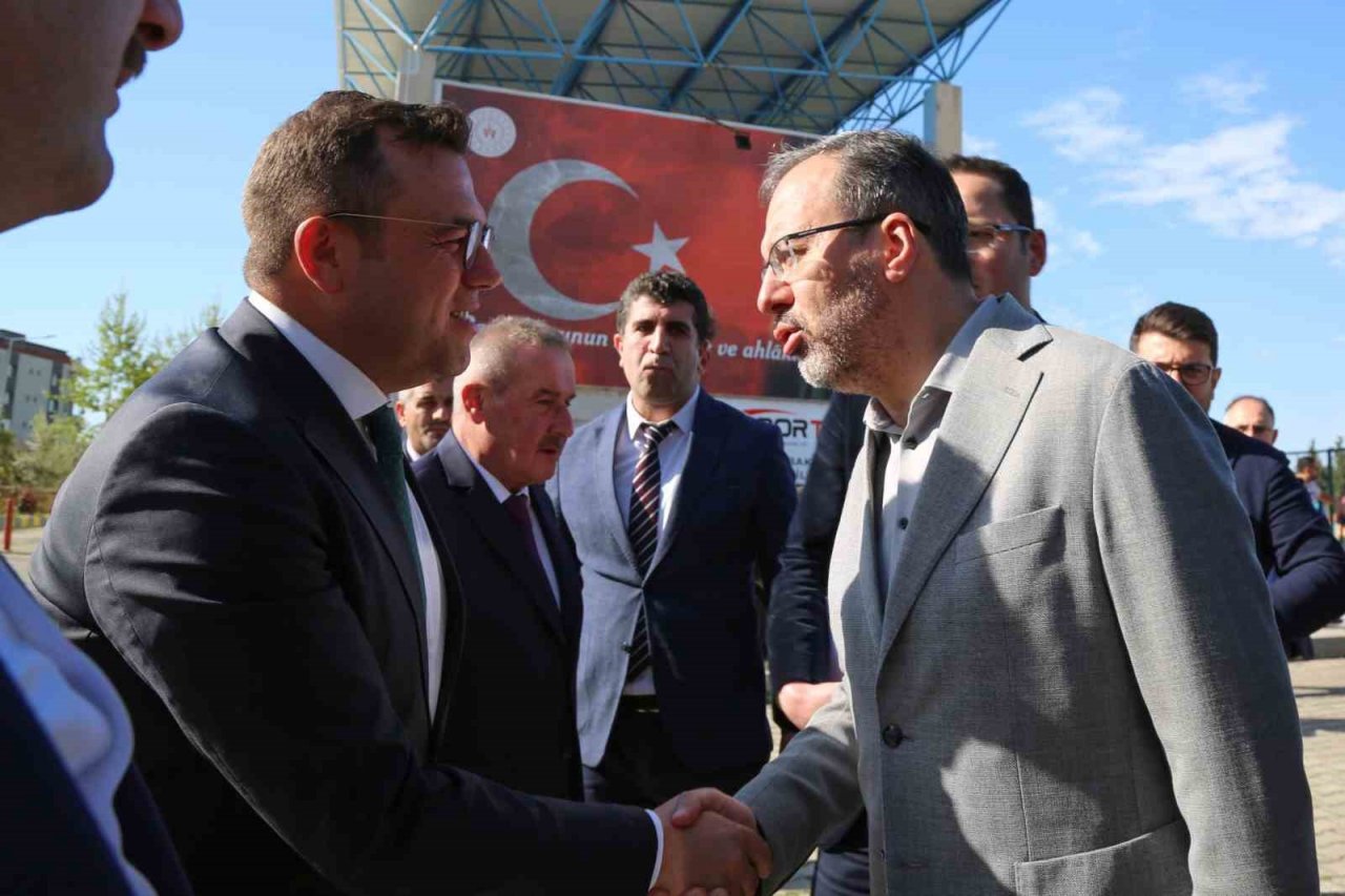 Başkan Aydın’dan Seferihisar’a kapalı spor salonu müjdesi